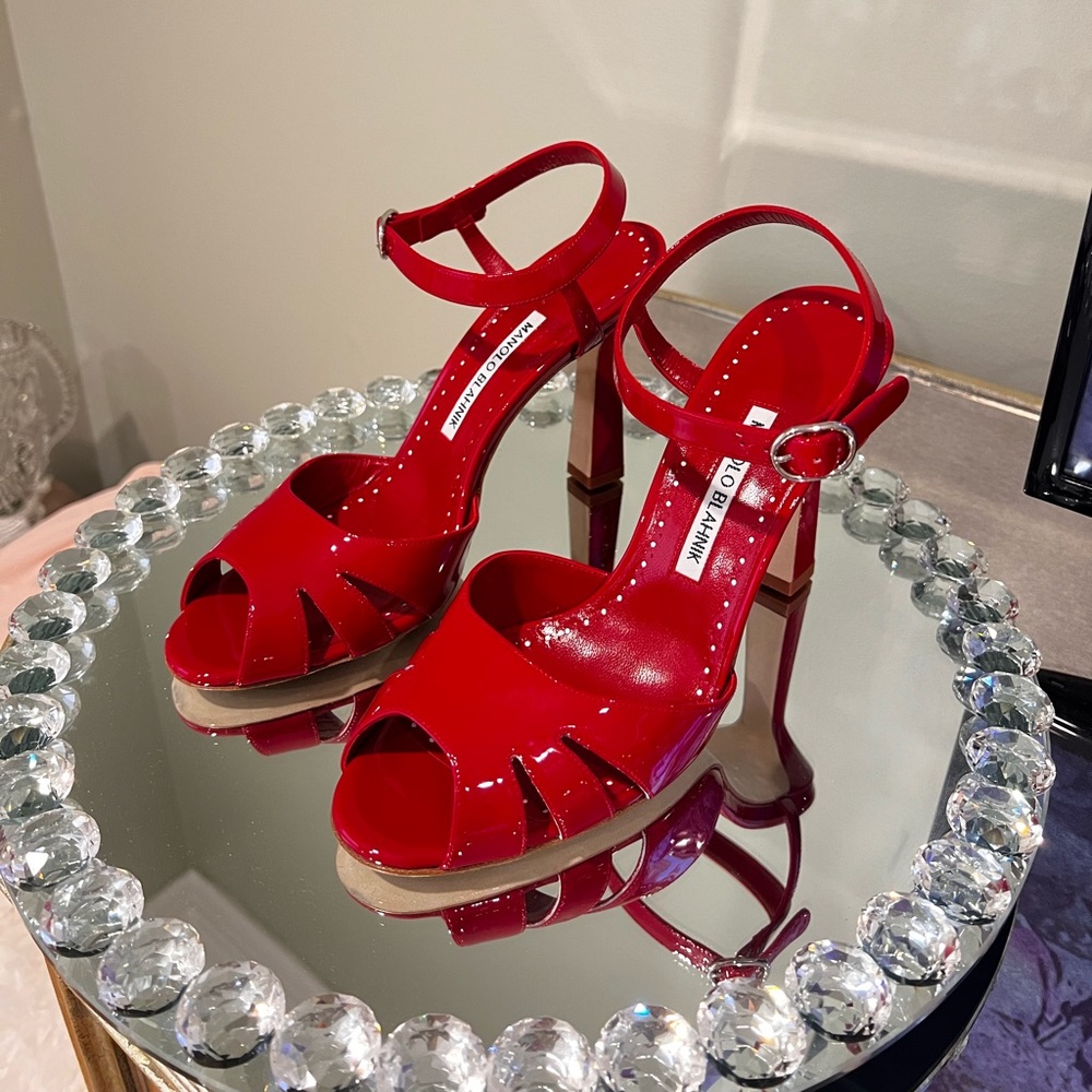 Manolo Blahnik heels! BRAND NEW, NEVER WORN - Picture 2 of 4